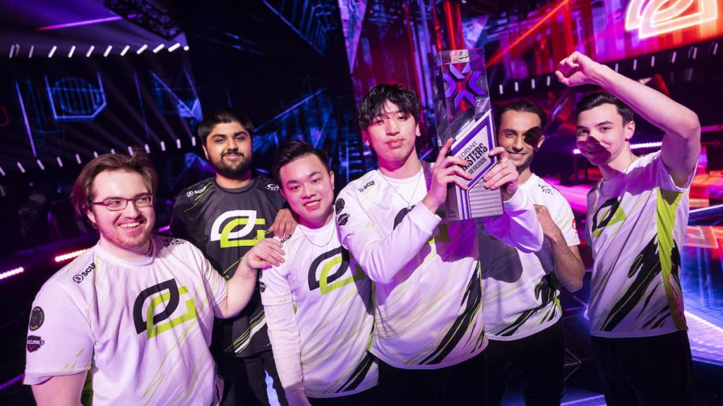 All smiles: yay and OpTic Gaming after winning Masters Reykjavik (Image via OpTic Gaming)